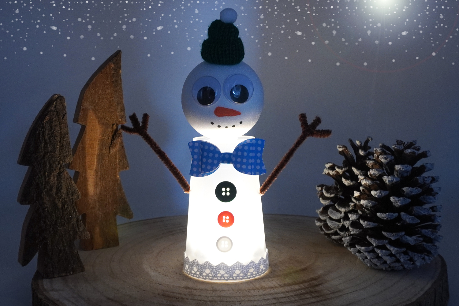 Bougie LED de Noël 20 cm modèle Bonhomme de Neige