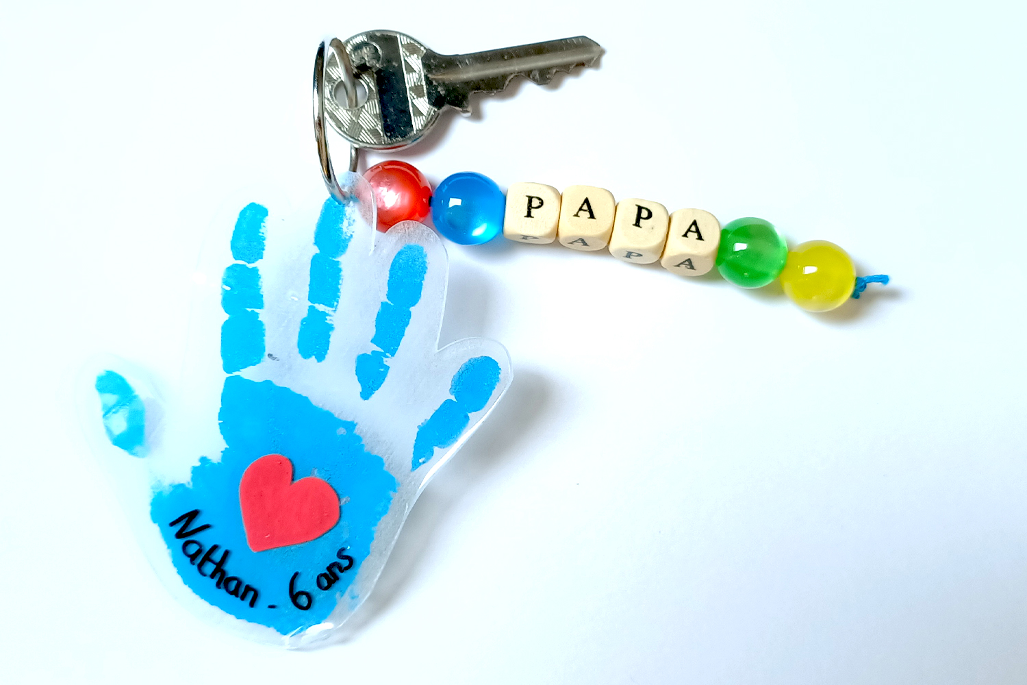 Porte-clés empreinte de main en plastique magique - Tutos Fête des Pères -  10 Doigts